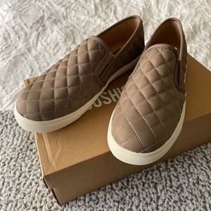 Brand New Cushionaire Shoes